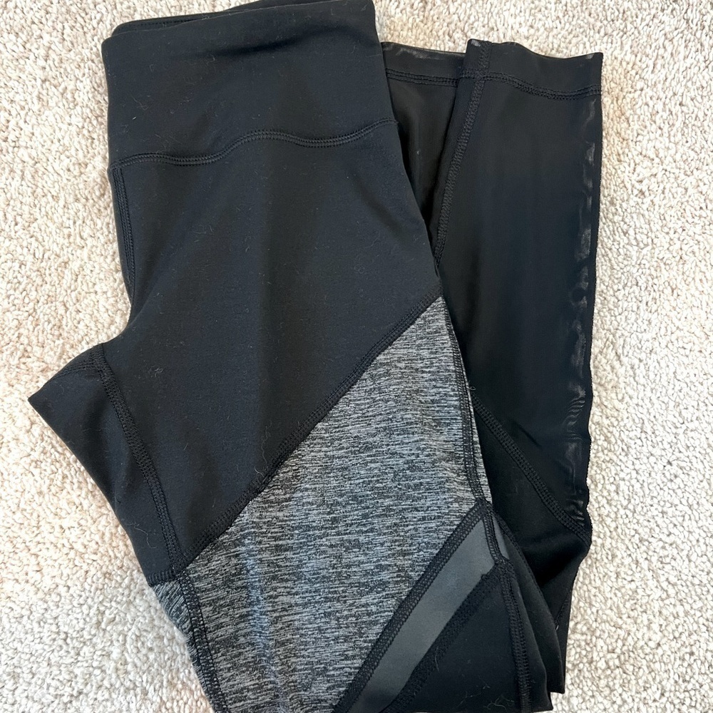 𝅺yogalicious Women’s Black‎ and Gray Leggings Size Small